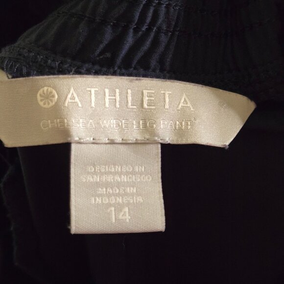 Athleta Chelsea Wide Leg Pants Navy Cargo Pockets Comfort Trending Size 14 - Picture 11 of 12